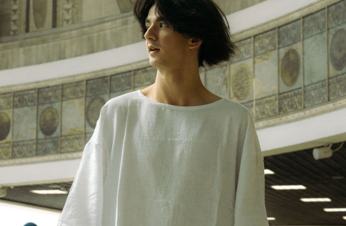 Plain oversized T-shirt for finished blank inspection